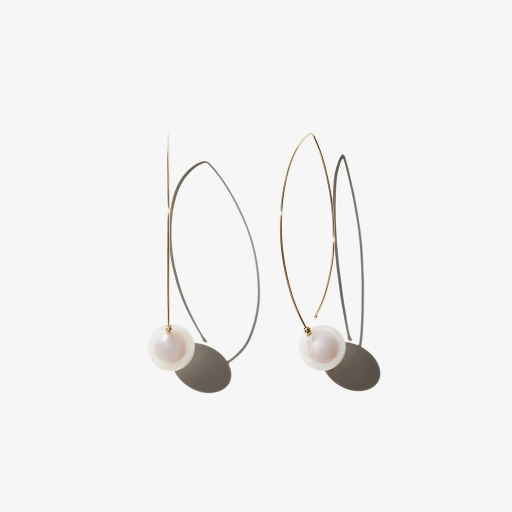 Mizuki pearl hoop earrings