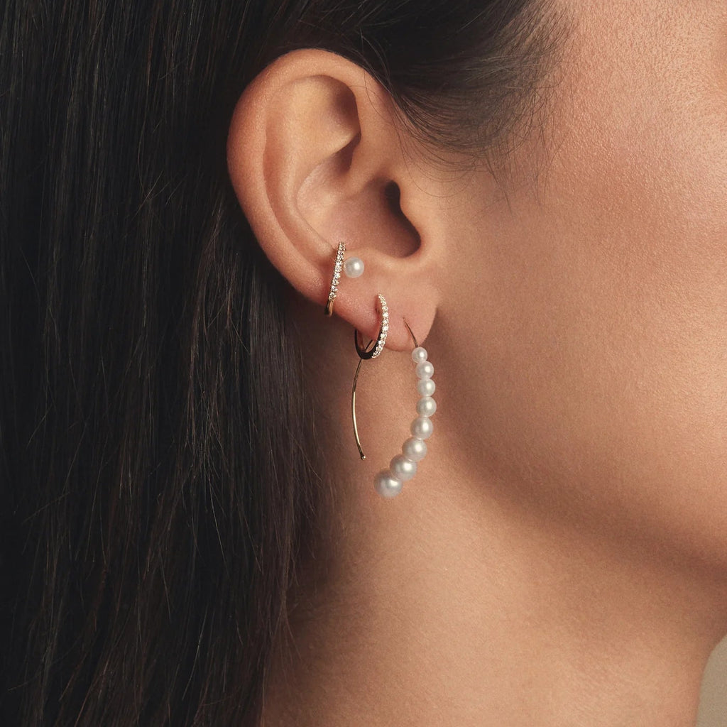 Woman wearing Mizuki pearl earrings